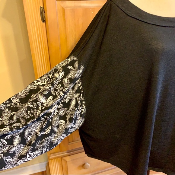 Wonderly flowly sleeve top - Picture 2 of 8